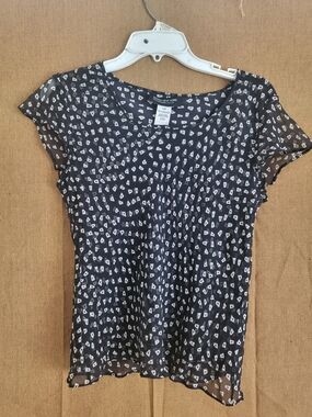 New York & Company Black & White Printed Short Sleeve Blouse